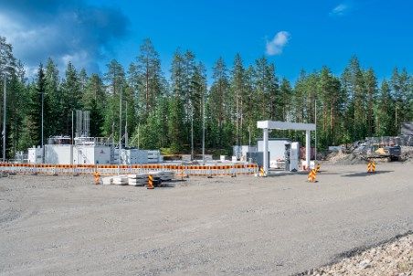 Finnish hydrogen production unit installed alongside hydrogen refuelling station